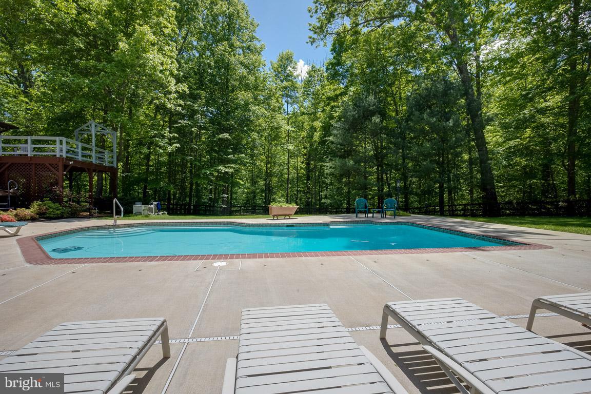 LAKE OCCOQUAN SHORES - Residential