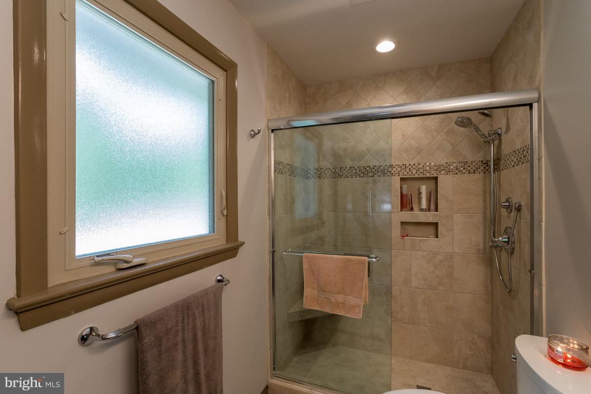 LAKE OCCOQUAN SHORES - Residential