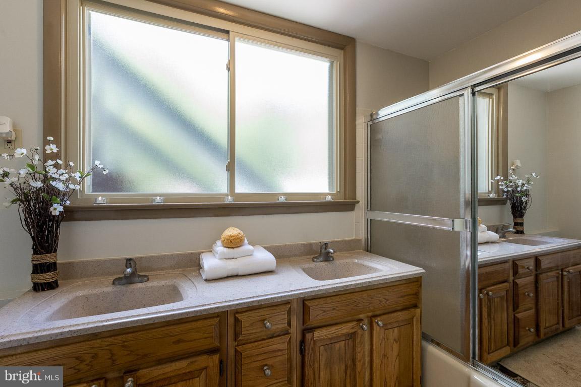 LAKE OCCOQUAN SHORES - Residential