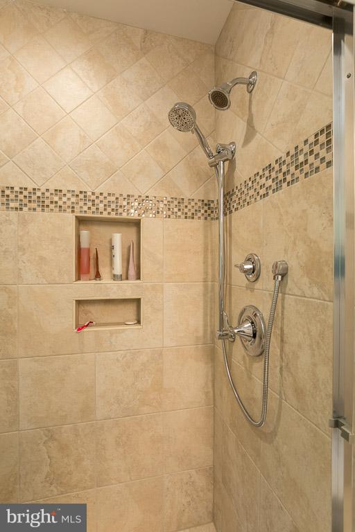 LAKE OCCOQUAN SHORES - Residential