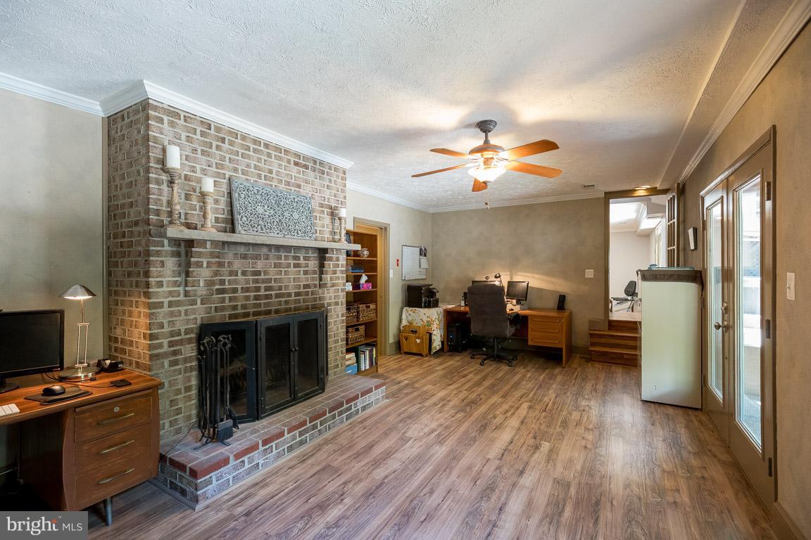 LAKE OCCOQUAN SHORES - Residential