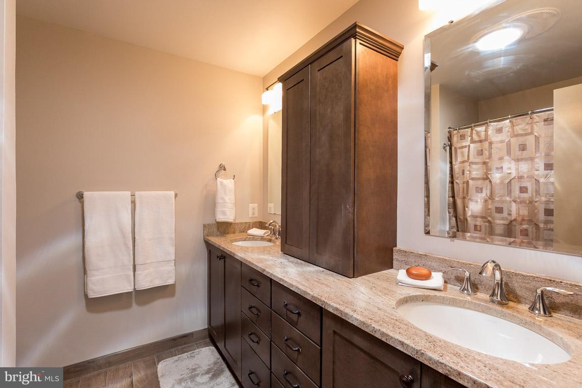 LAKE OCCOQUAN SHORES - Residential