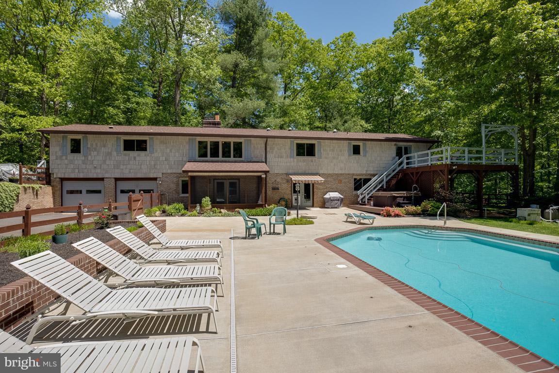 LAKE OCCOQUAN SHORES - Residential