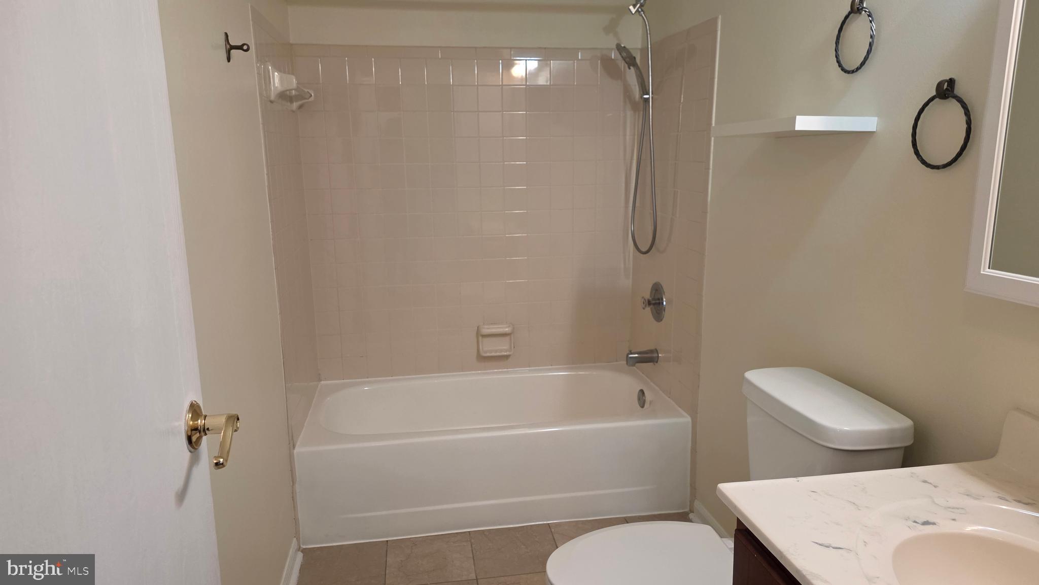 3933 GREENCASTLE ROAD 302