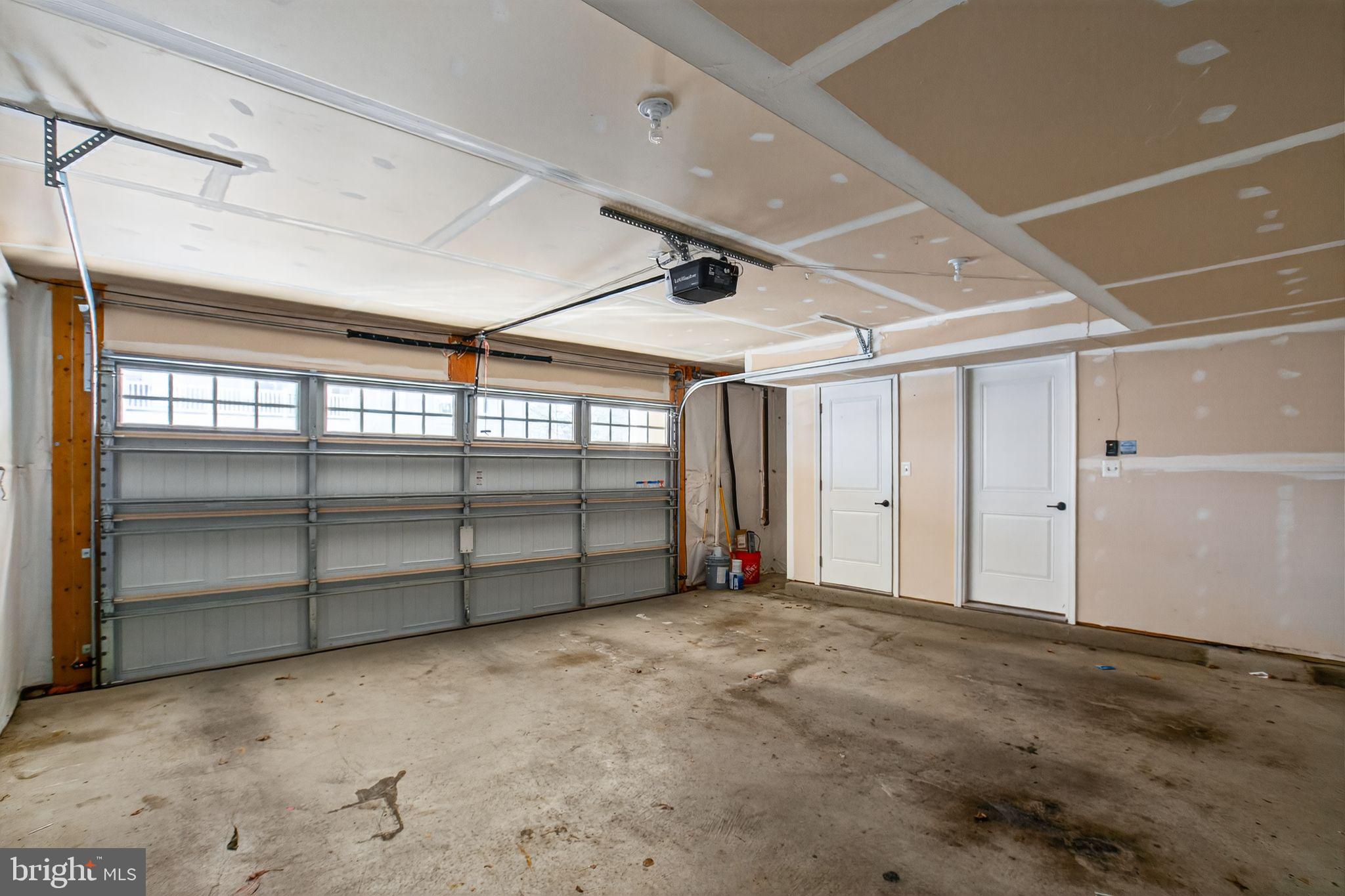 WESTCHESTER SQUARE - Residential Lease