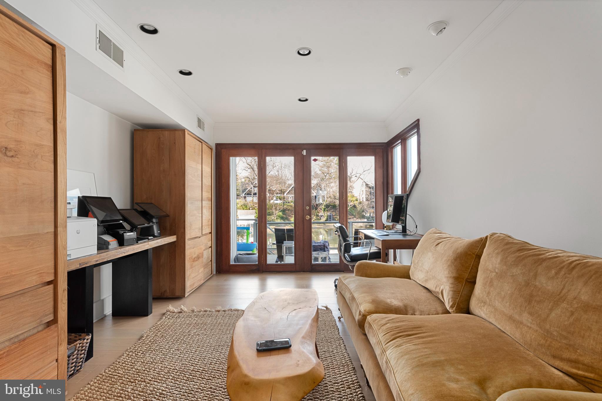 EASTPORT - Residential Lease