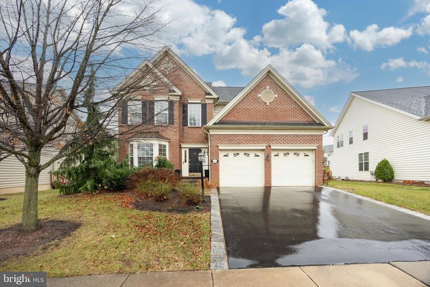 Welcome to RiverCrest Golf Club! A gated, golf course community located in award-winning Spring Ford Schools. Nestled in the "Fairways" section of the community, this spacious colonial home boasts the rare (and best) floor plan in the neighborhood. Perfect for entertaining large groups and as a bonus an enormous hardscaped patio for all the people on your RSVP list! An upgraded, gourmet kitchen, coffered ceilings & hardwoods throughout the home perfectly complete this layout! Boasting 4 beds and 2.5 baths, you'll have all the from you need to comfortable enjoy this great home. To boot, all the amenities you can think of come with this rental including a community pool, fitness center, game room, clubhouse, walking trails and much more! Make your appointment to see this gem today!