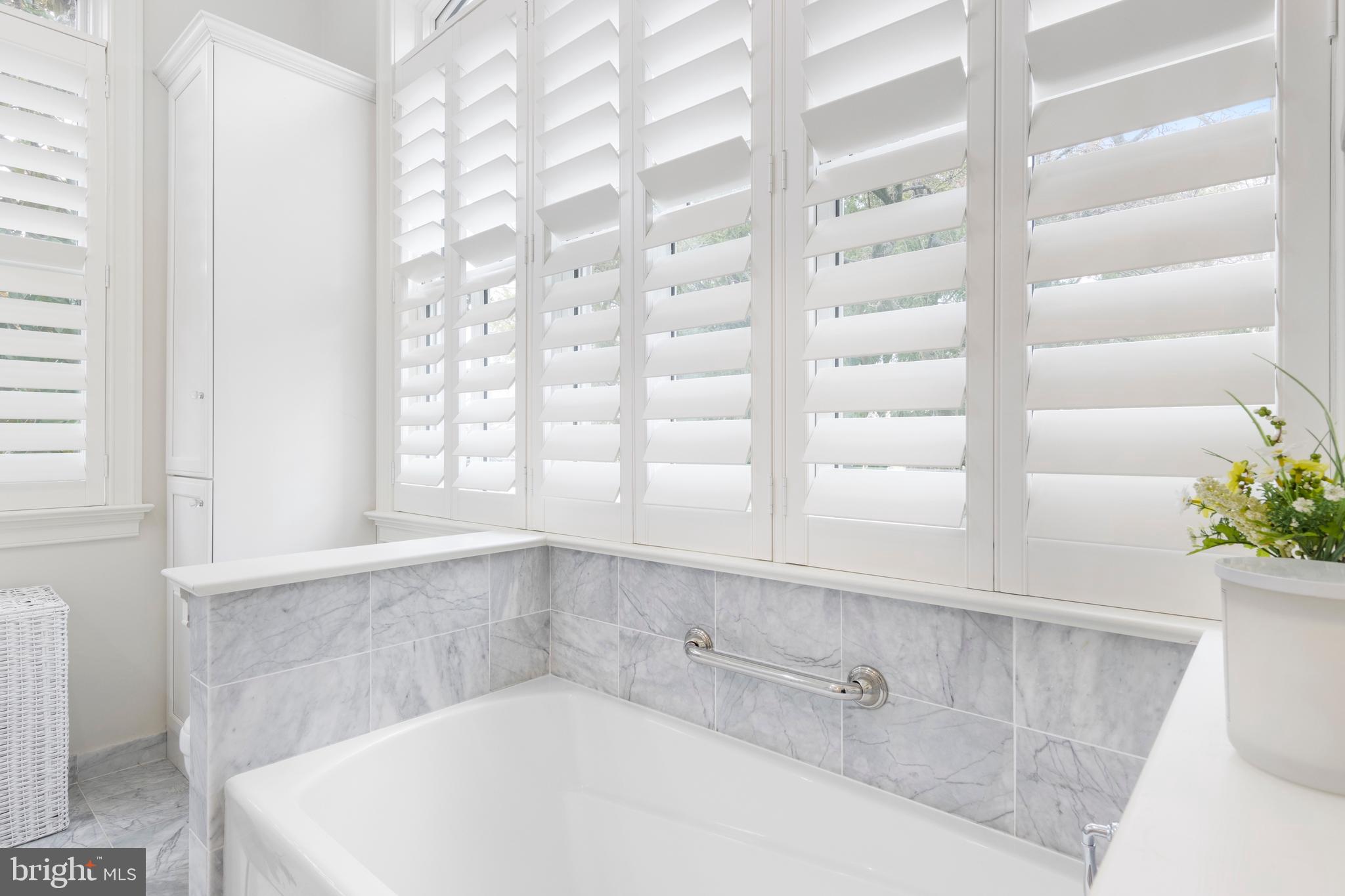 LOUELLA HOUSE - Residential