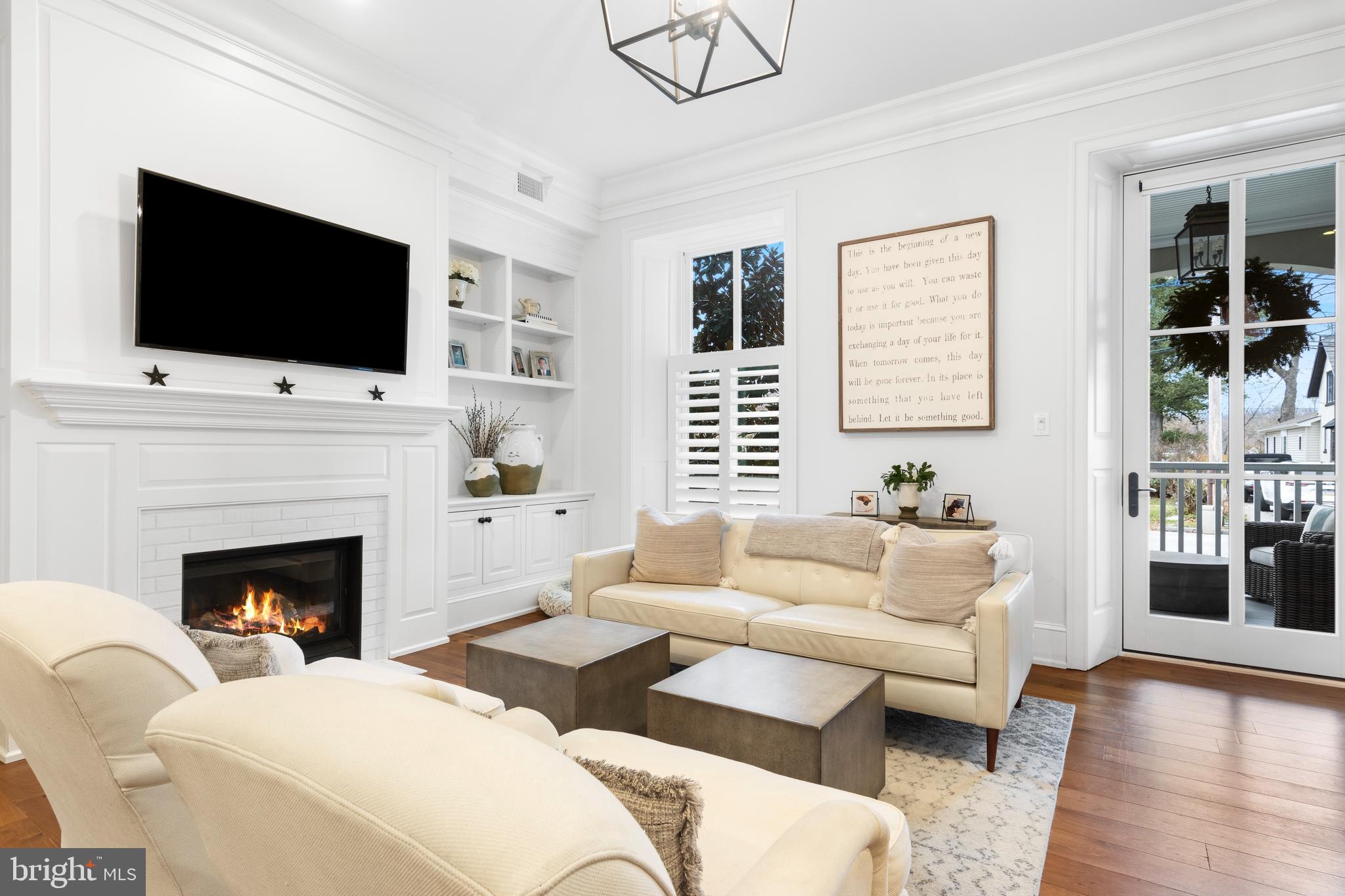 LOUELLA HOUSE - Residential