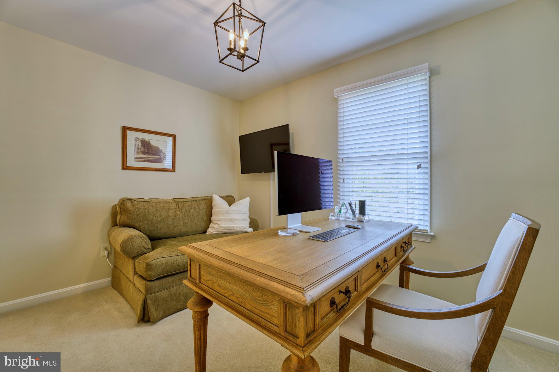 OAKBOROUGH SQUARE - Residential Lease