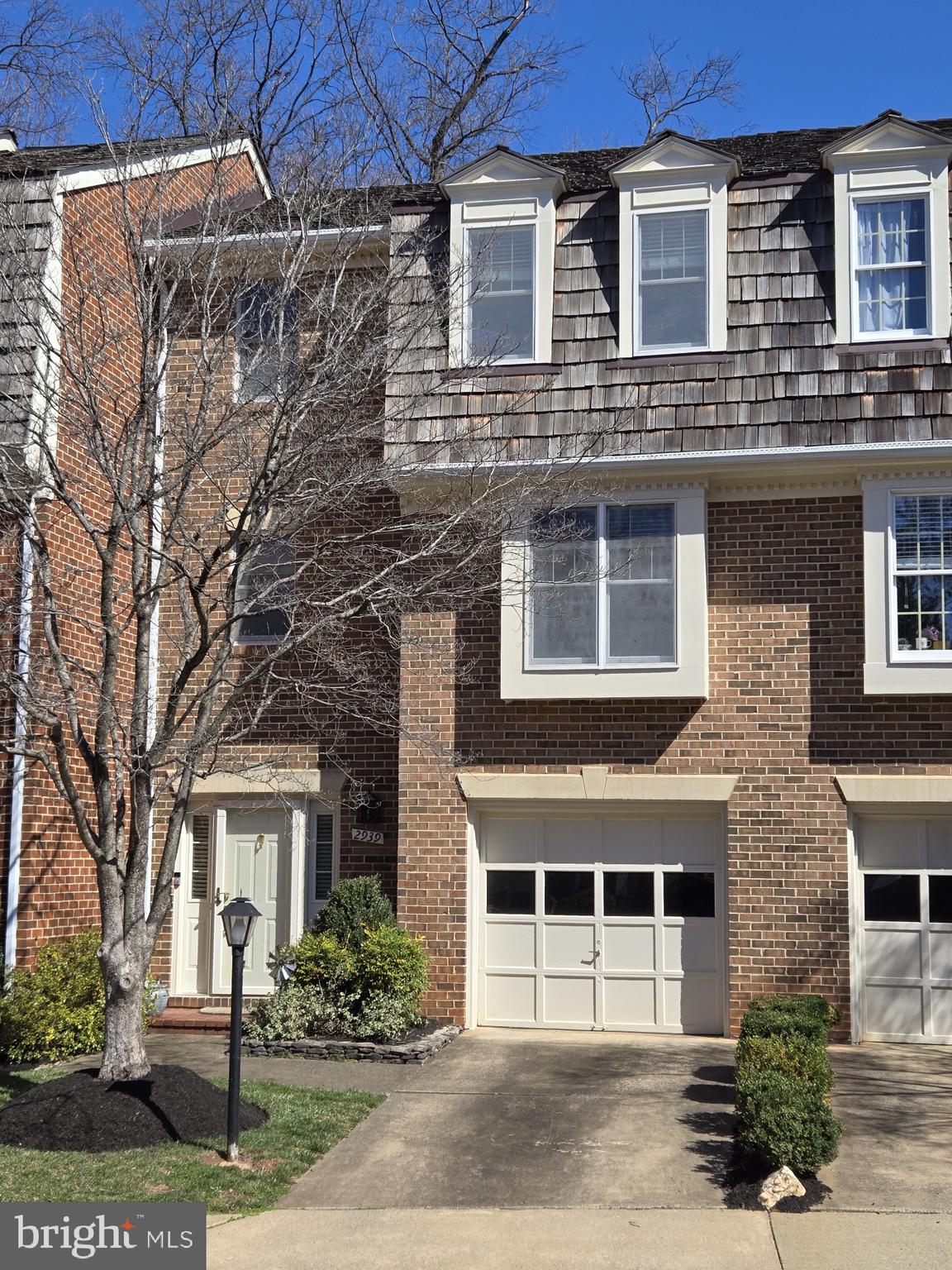 OAKBOROUGH SQUARE - Residential Lease