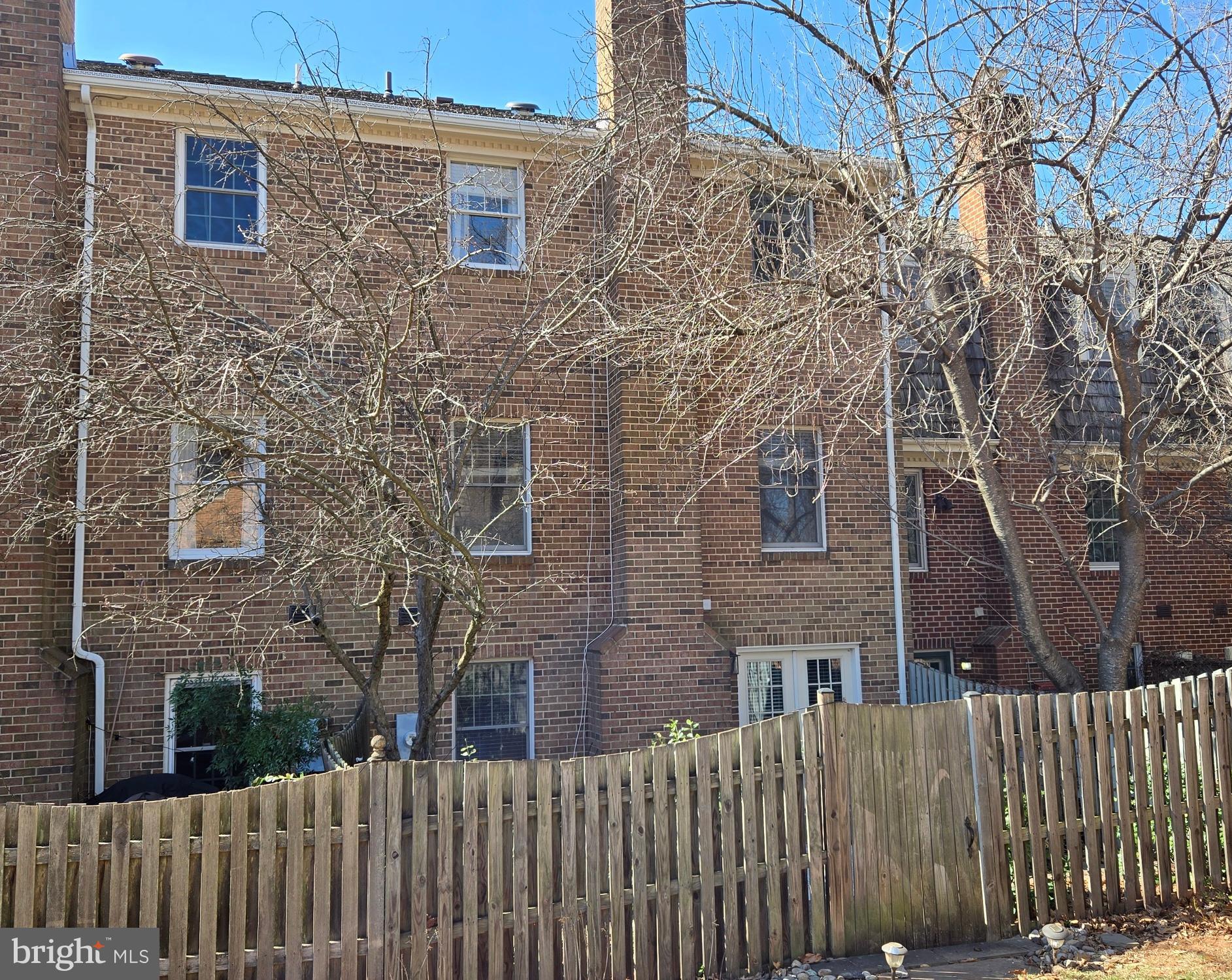 OAKBOROUGH SQUARE - Residential Lease