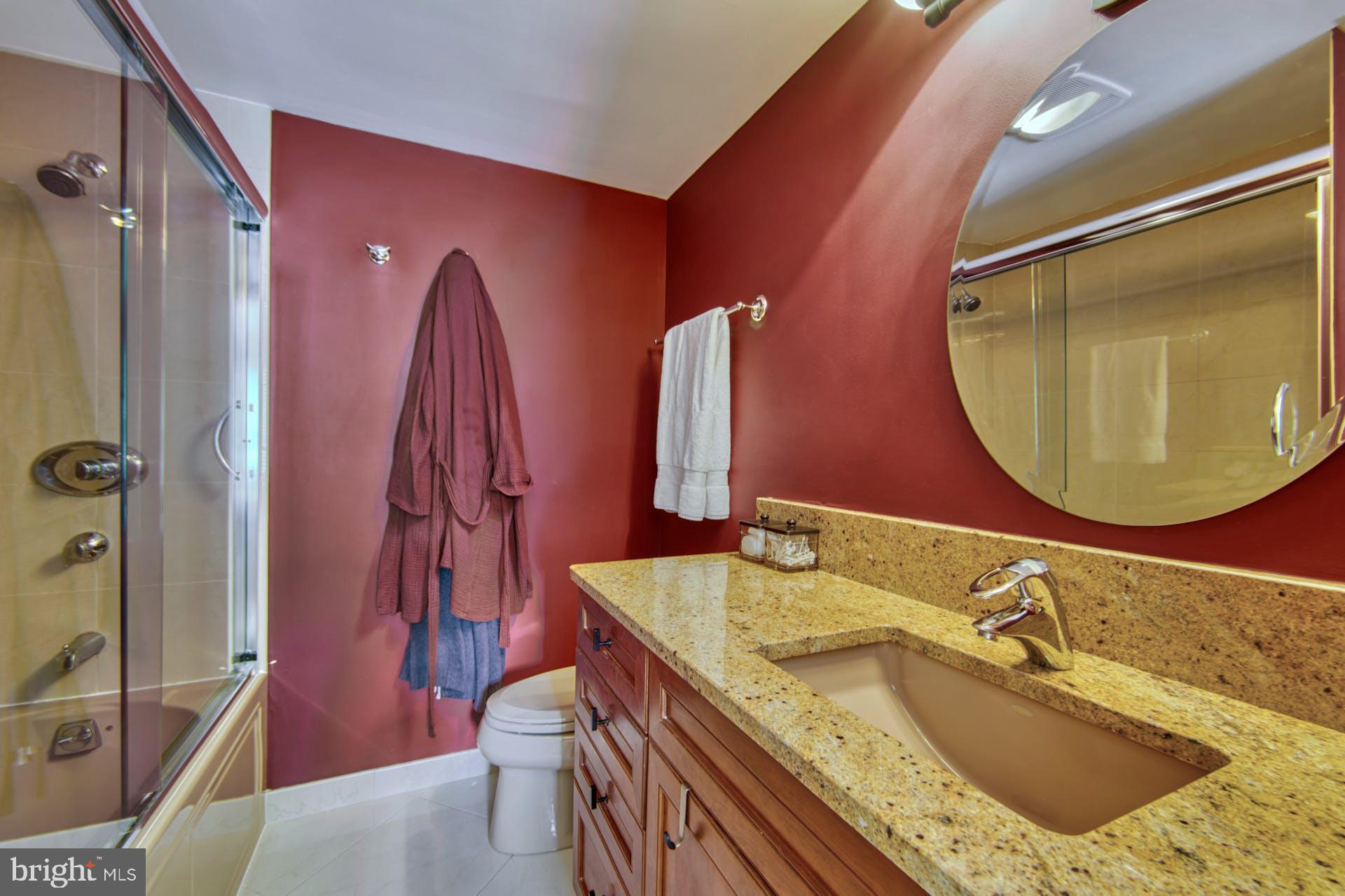 OAKBOROUGH SQUARE - Residential Lease