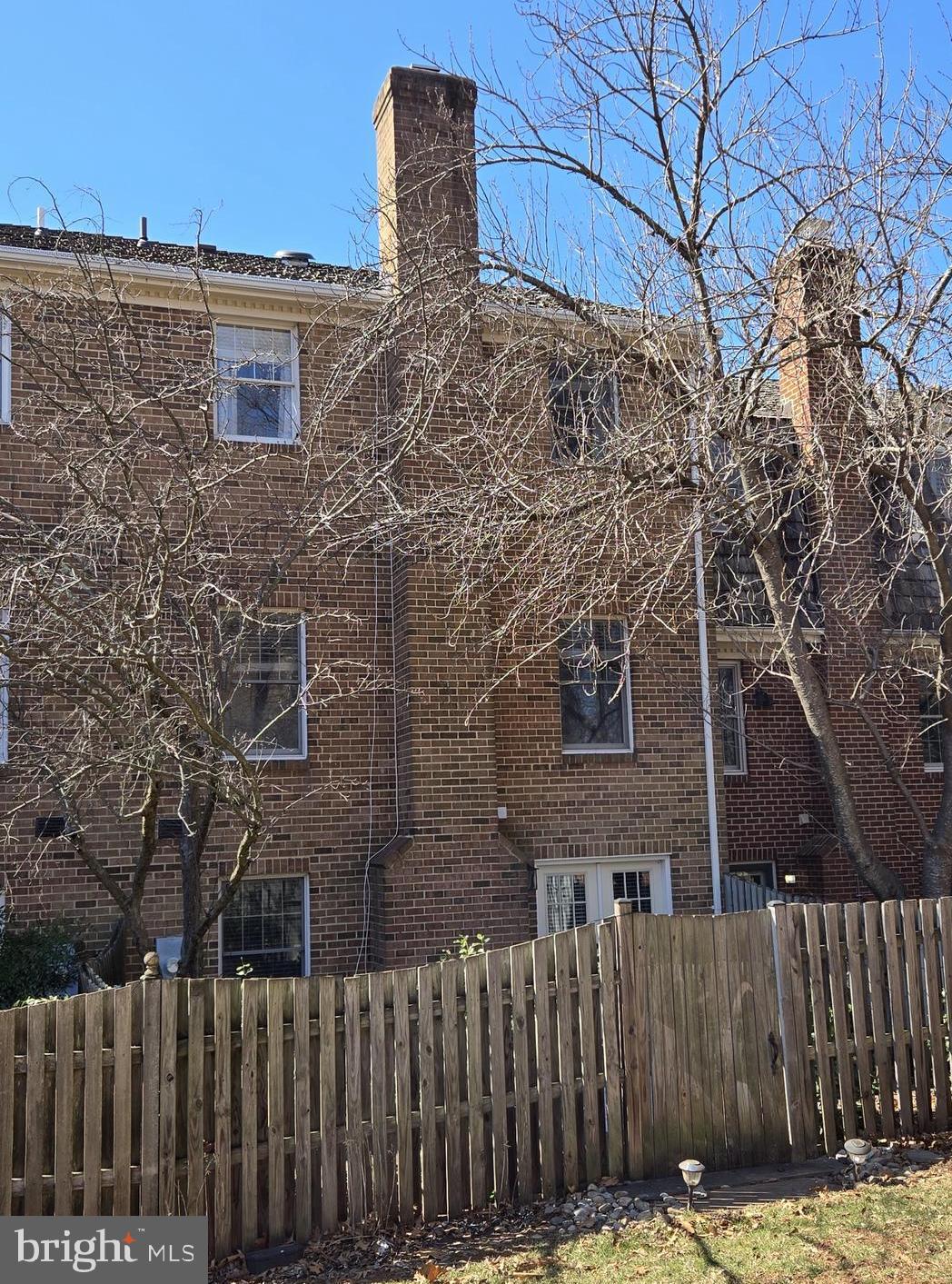 OAKBOROUGH SQUARE - Residential Lease