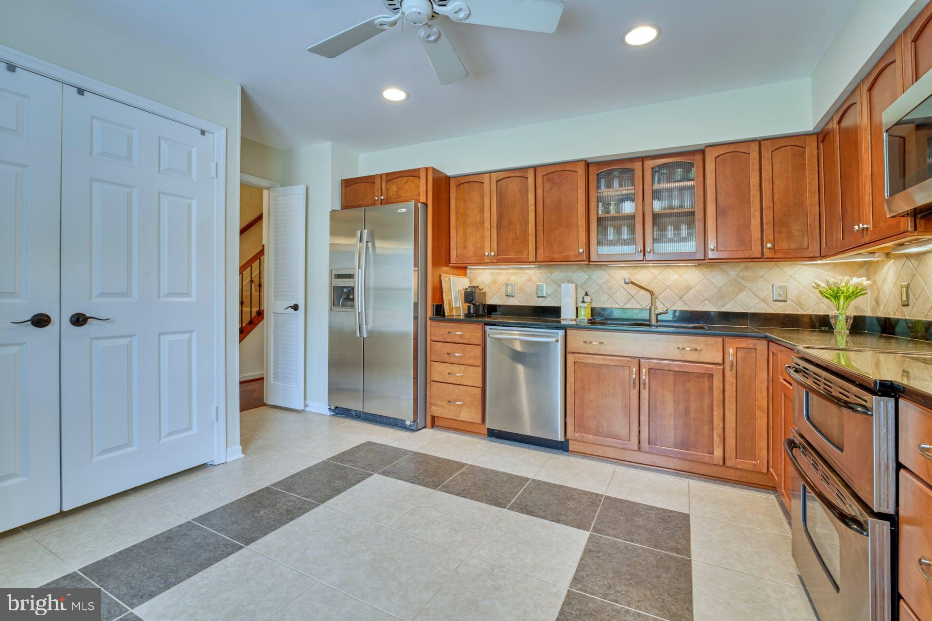 OAKBOROUGH SQUARE - Residential Lease