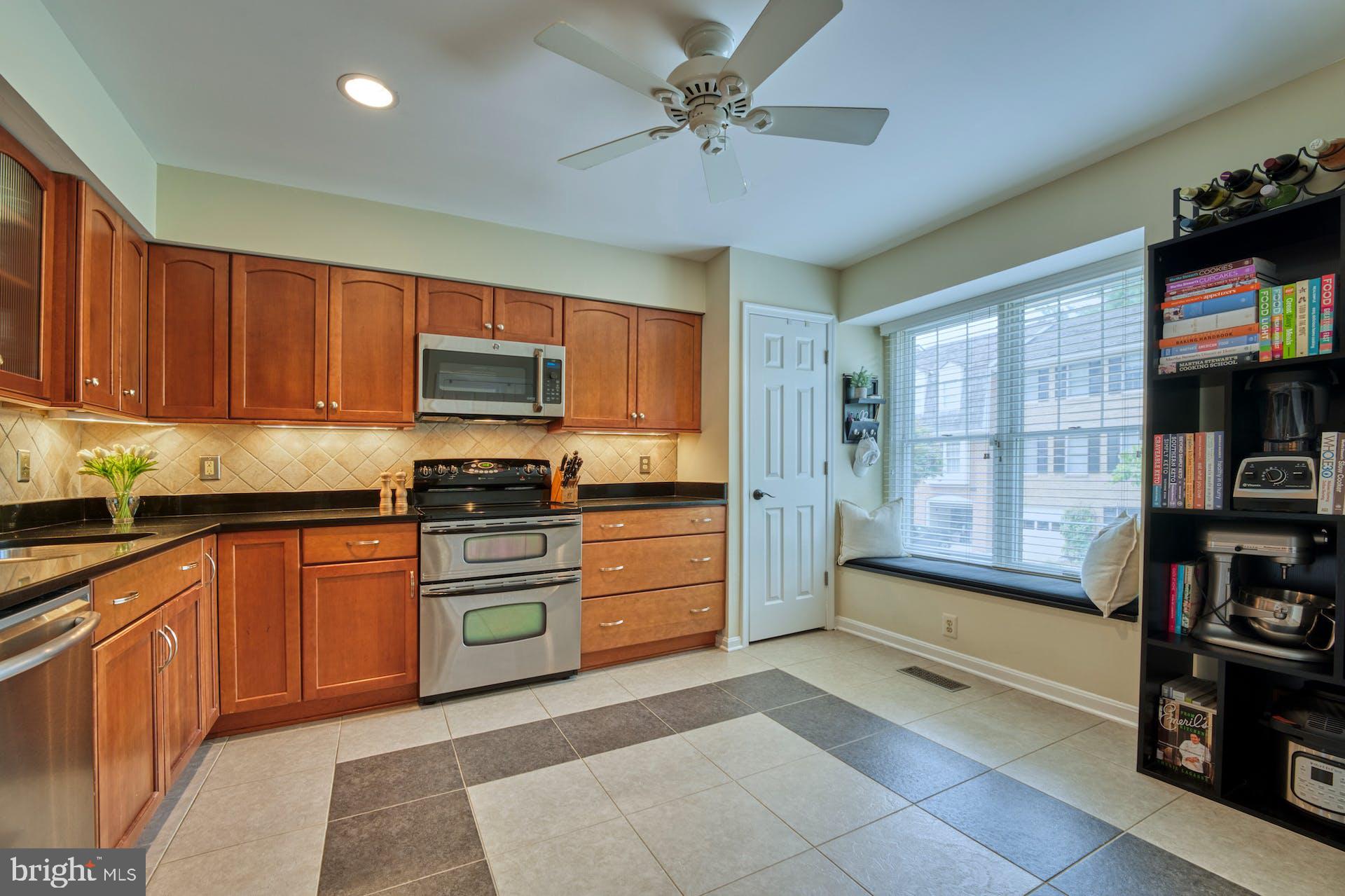 OAKBOROUGH SQUARE - Residential Lease