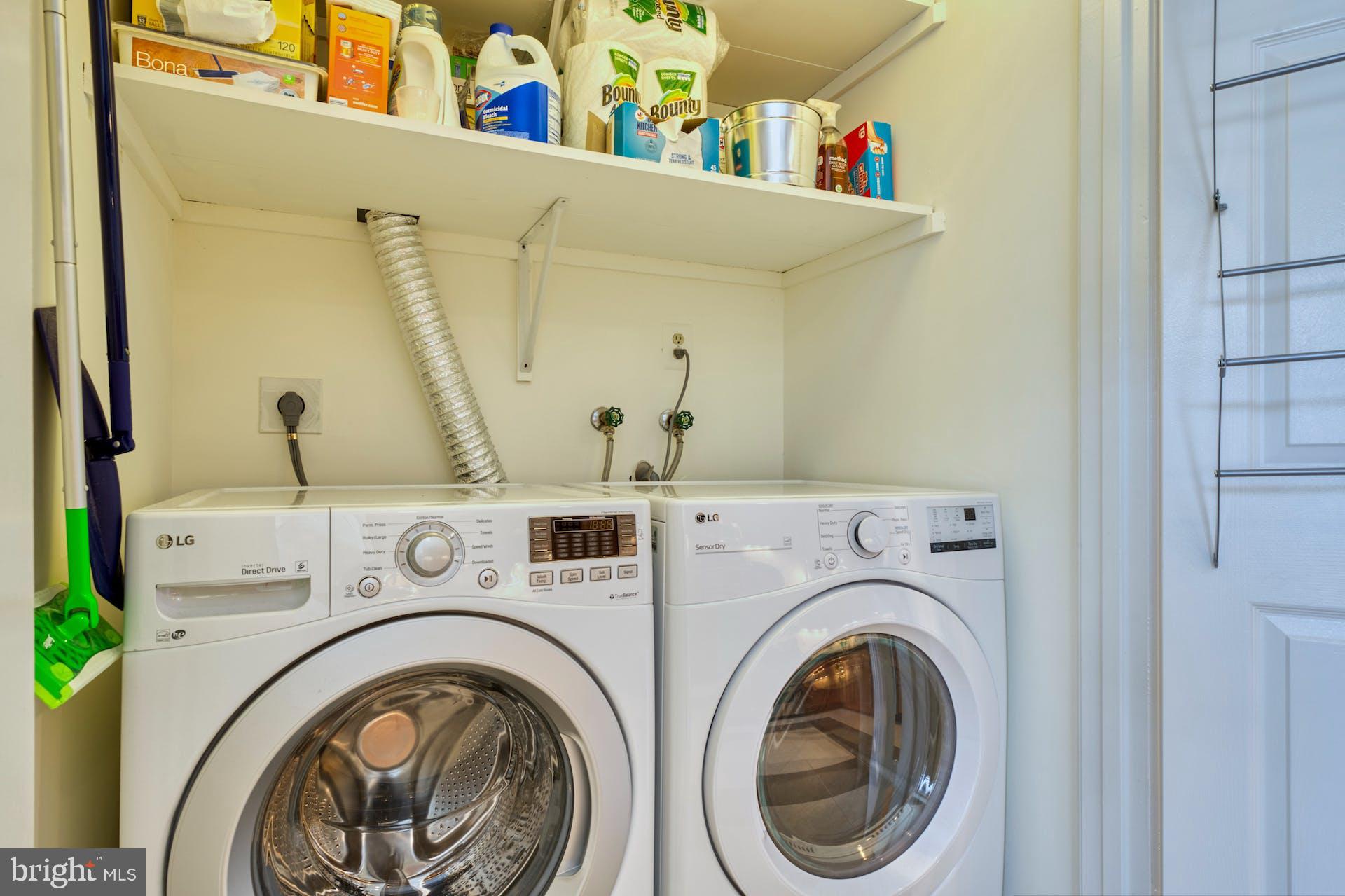 OAKBOROUGH SQUARE - Residential Lease