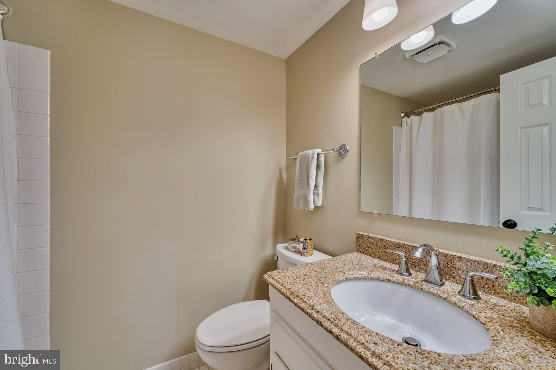 OAKBOROUGH SQUARE - Residential Lease