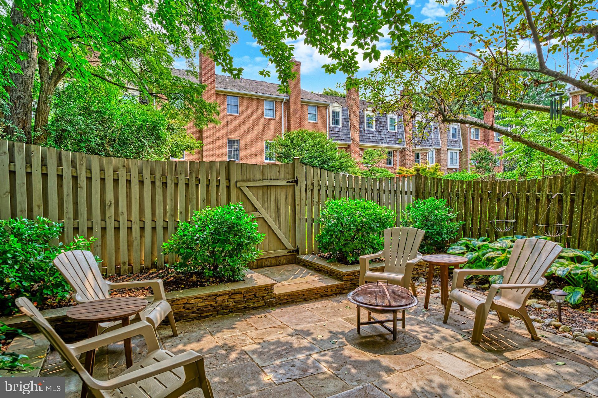 OAKBOROUGH SQUARE - Residential Lease