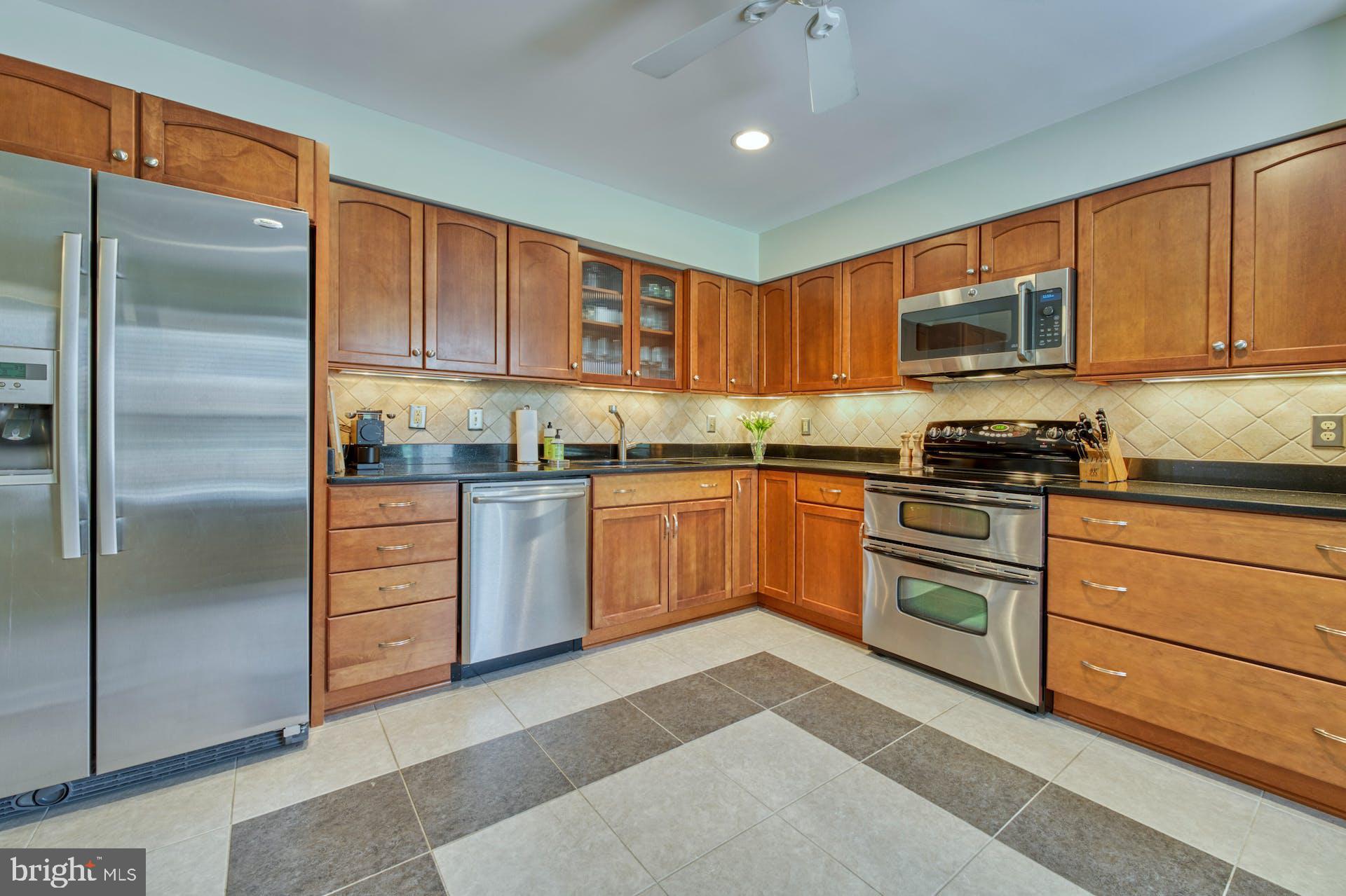 OAKBOROUGH SQUARE - Residential Lease