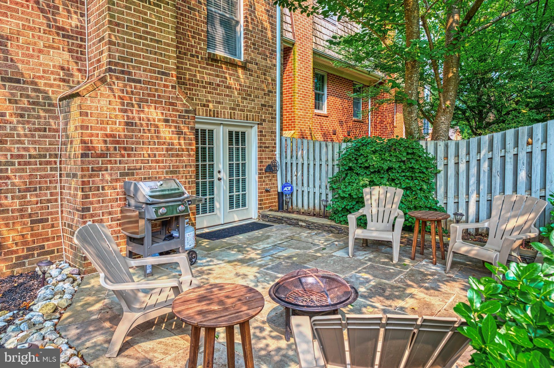 OAKBOROUGH SQUARE - Residential Lease