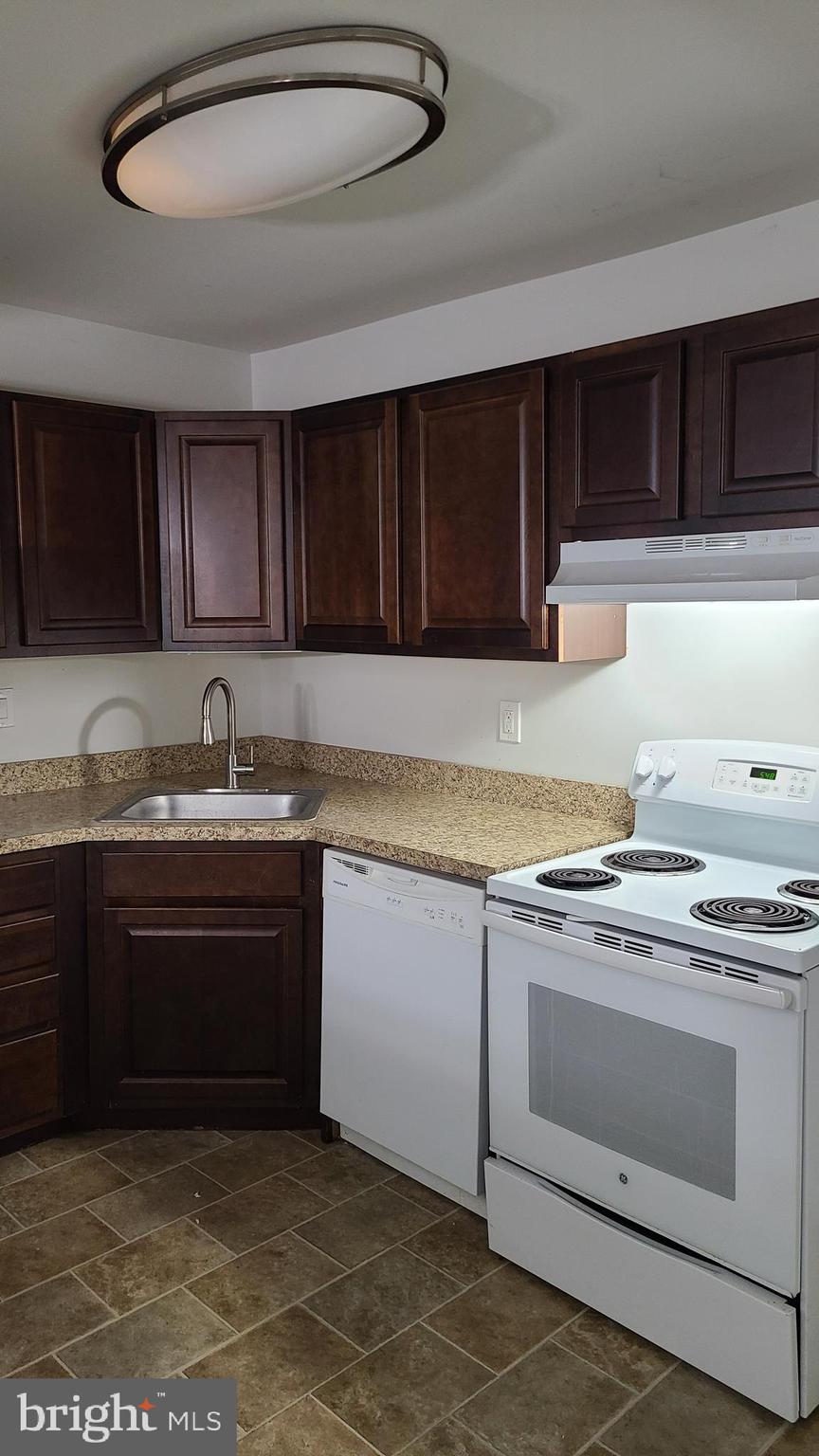 HICKORY HILLS CONDOMINIUMS - Residential