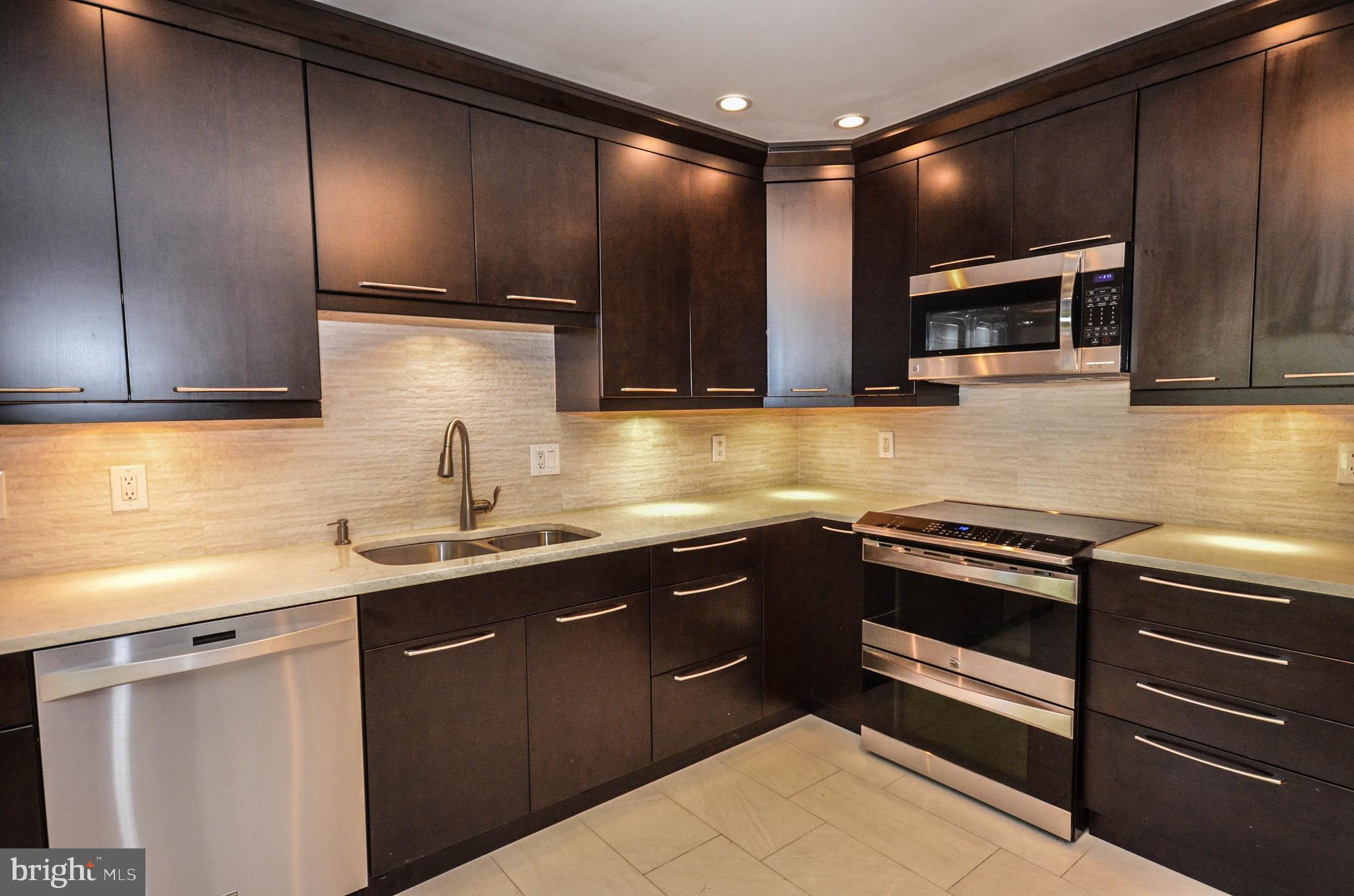 STRATTON COMMONS - Residential Lease