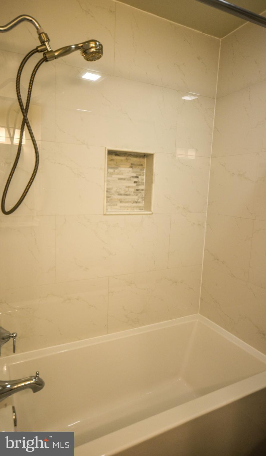 STRATTON COMMONS - Residential Lease