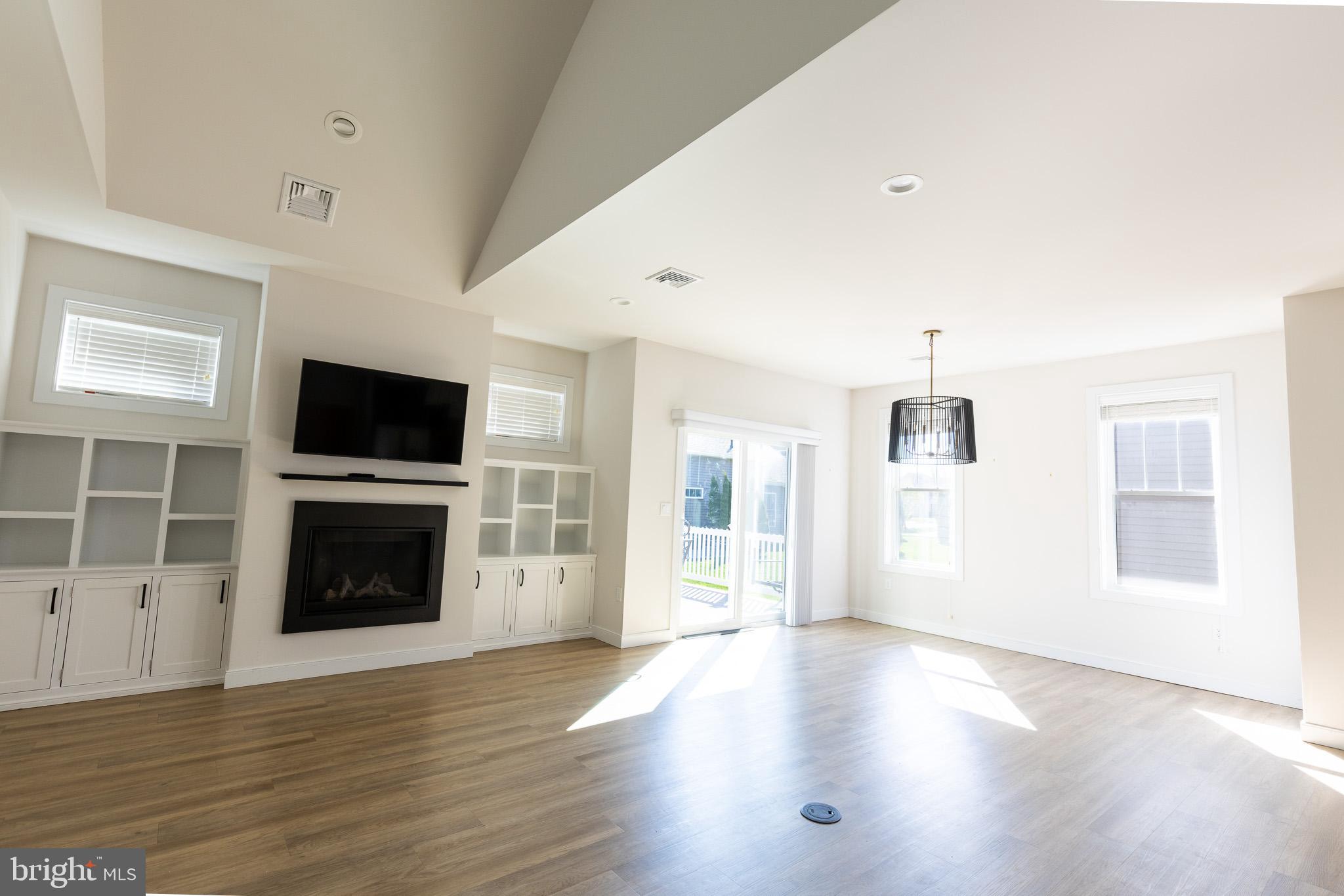 THE GABLES AT ELM TREE - Residential