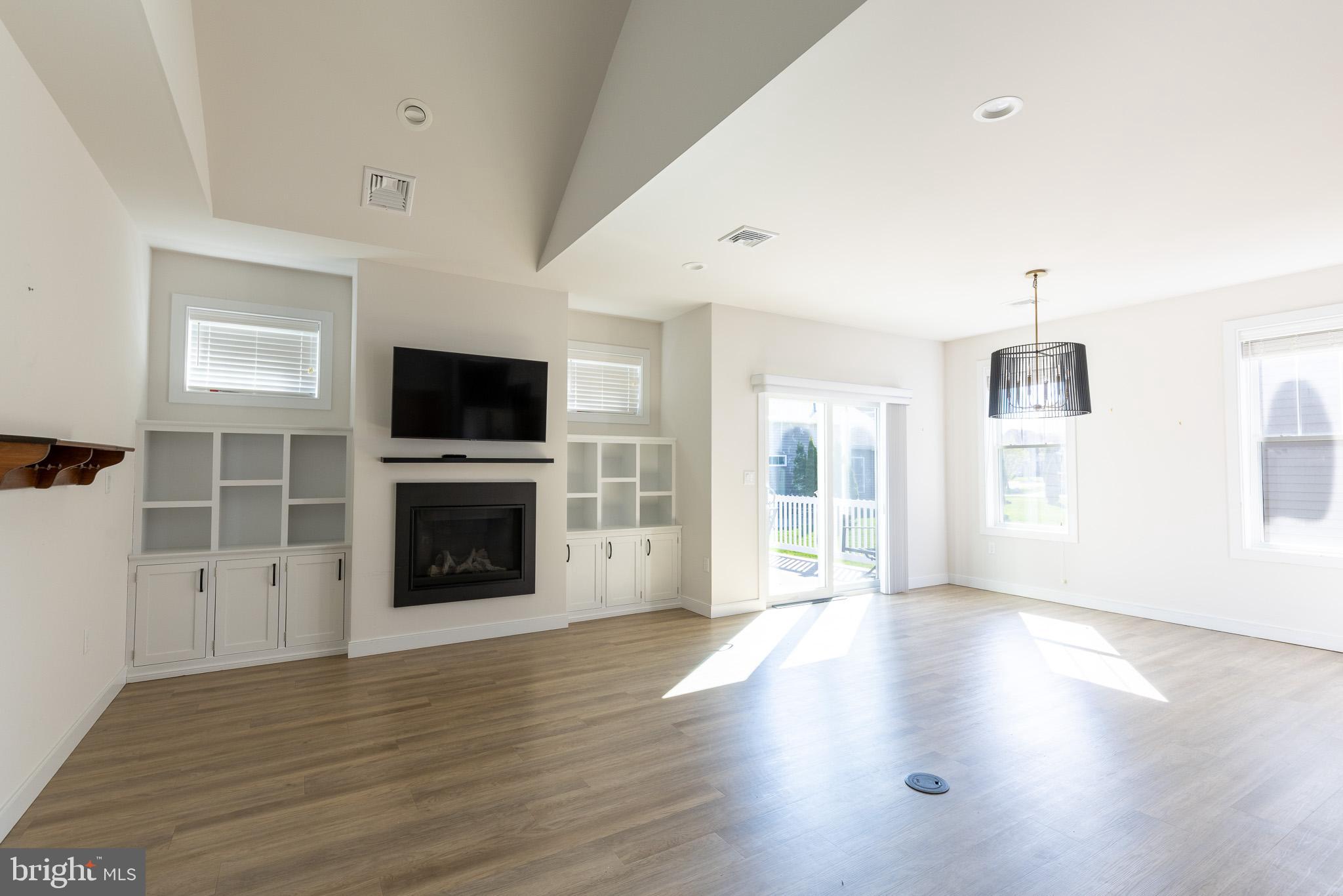 THE GABLES AT ELM TREE - Residential