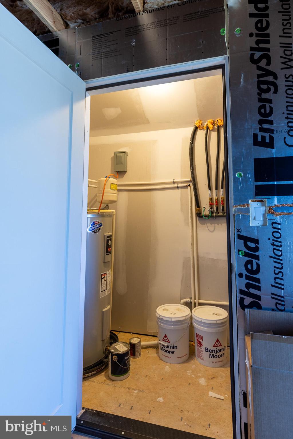 THE GABLES AT ELM TREE - Residential