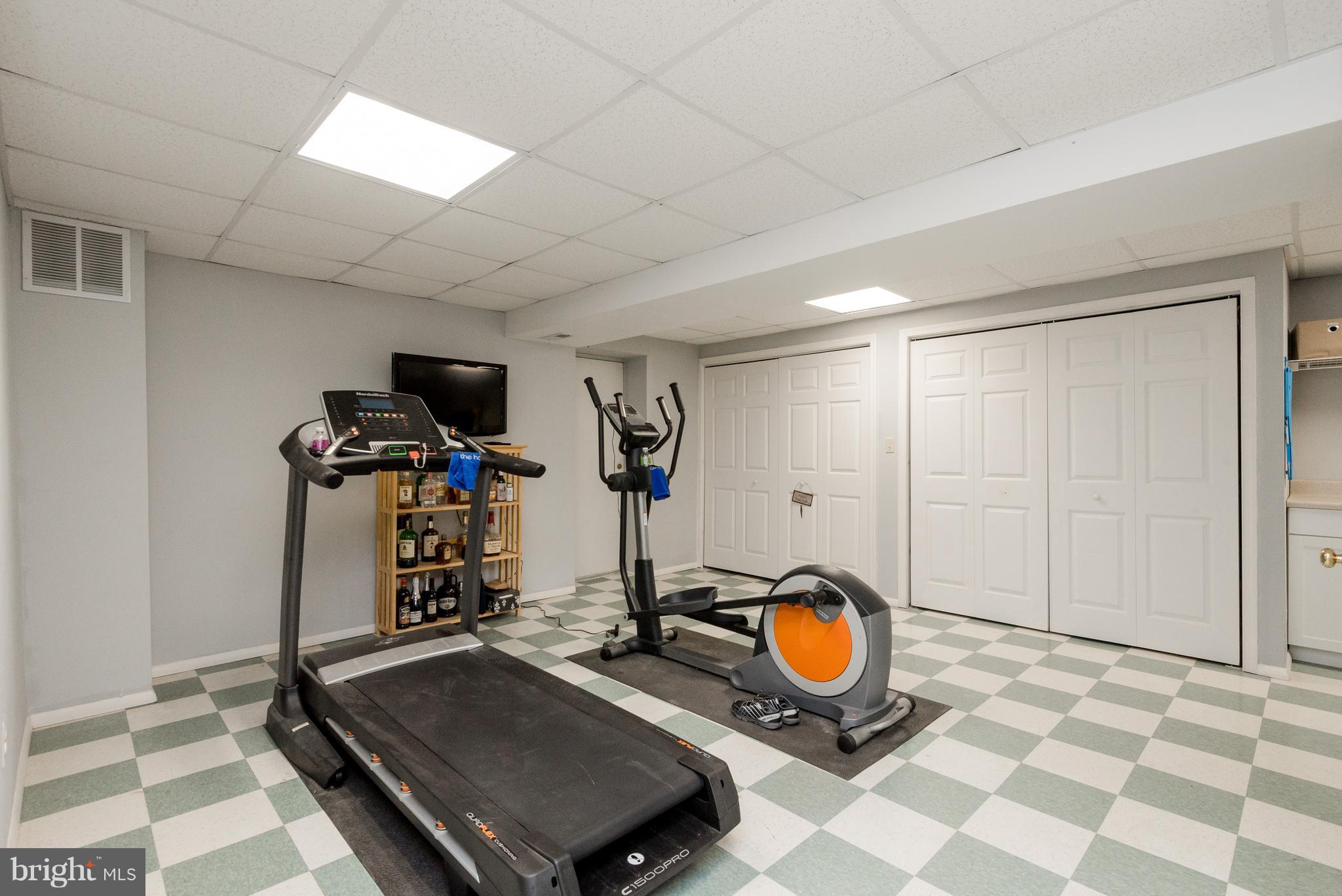 COURTS OF FOUR SEASONS - Residential