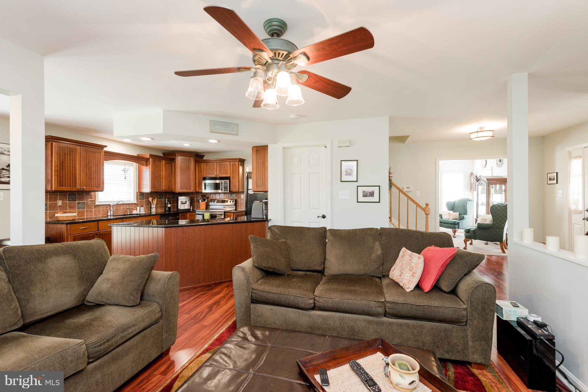 COURTS OF FOUR SEASONS - Residential