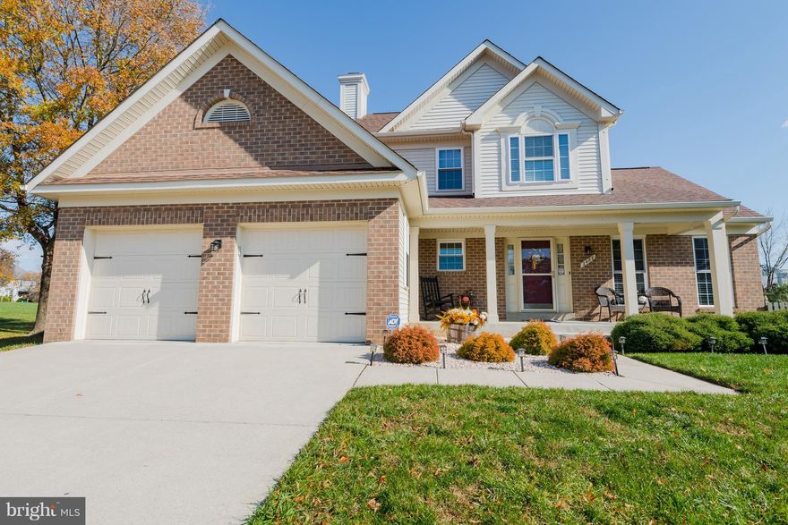 Exceptional Home in Courts of Fours Seasons. Updated Kitchen with Granite & Upgraded Cabinets, Appliances, and Lots of Counter Space. Wood Floors with Neutral Colors.  Family Room with Fireplace. Master Bedroom with  Full Bath & Walk In Closet. Basement is Mostly Finished with Laundry Area.  Lots of Closets including Pantry. Backyard with Large Deck, Fenced Yard, and Backs up to Common Area.