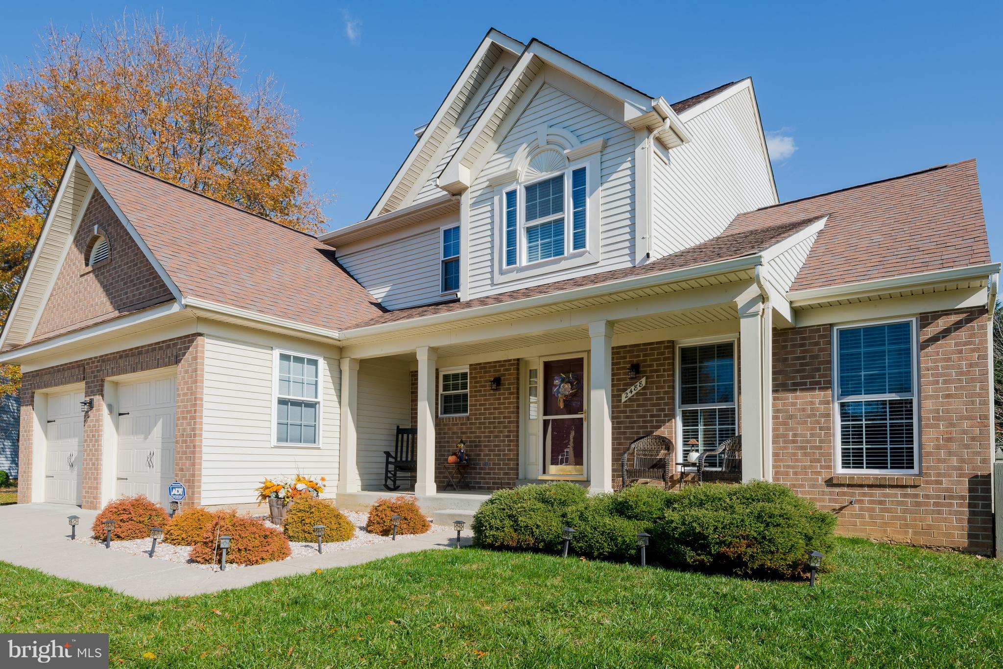 COURTS OF FOUR SEASONS - Residential