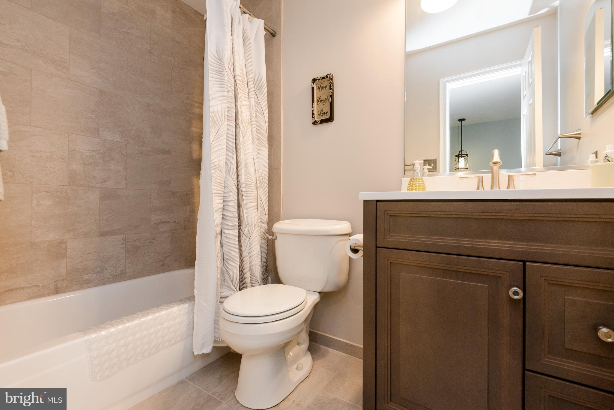 COURTS OF FOUR SEASONS - Residential