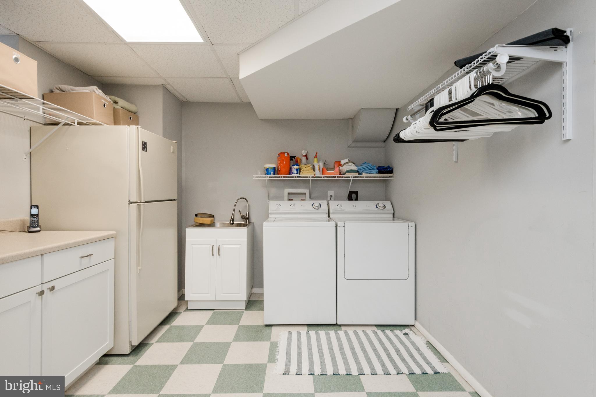 COURTS OF FOUR SEASONS - Residential