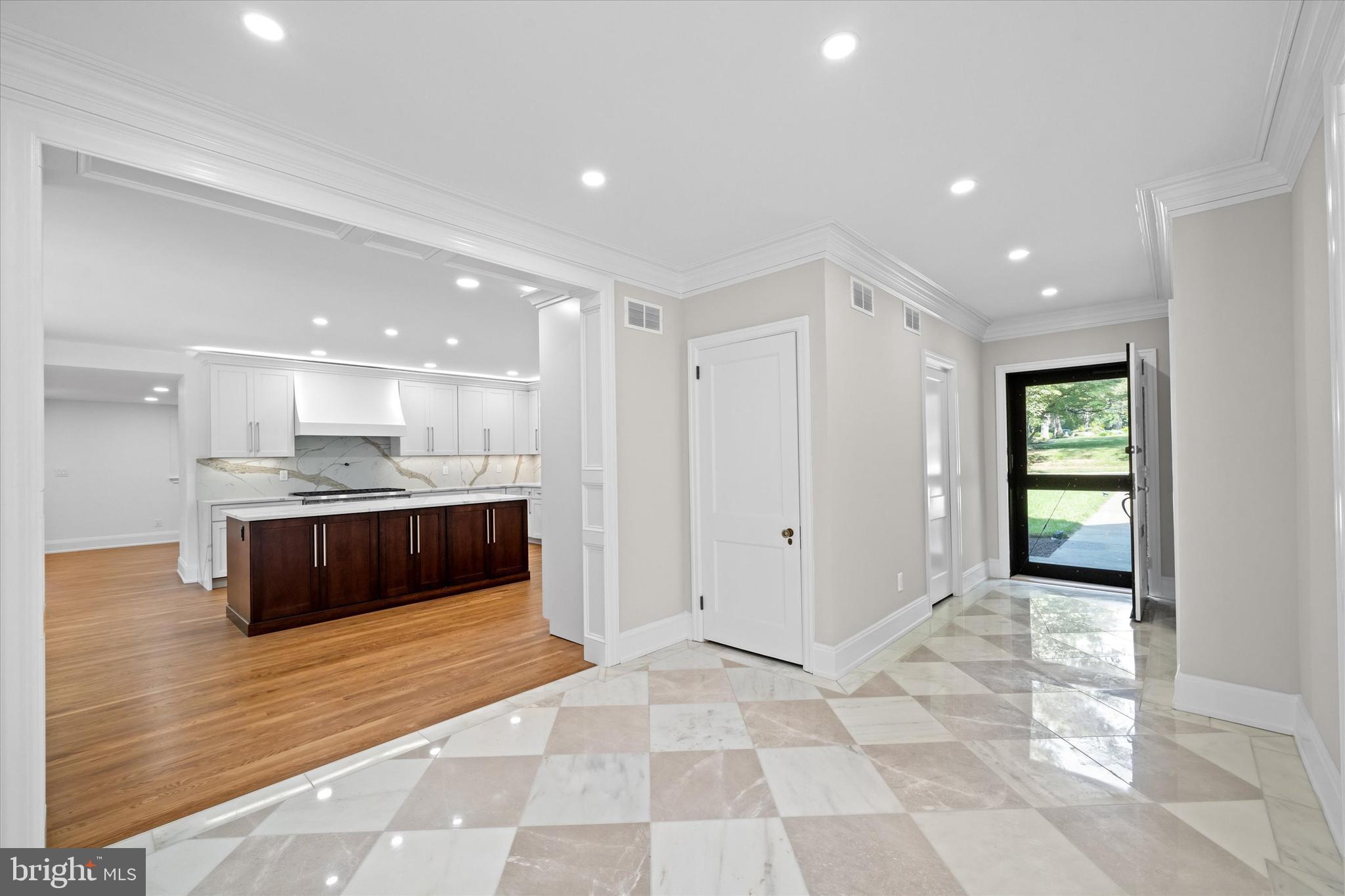 909 AUGUSTA ROAD