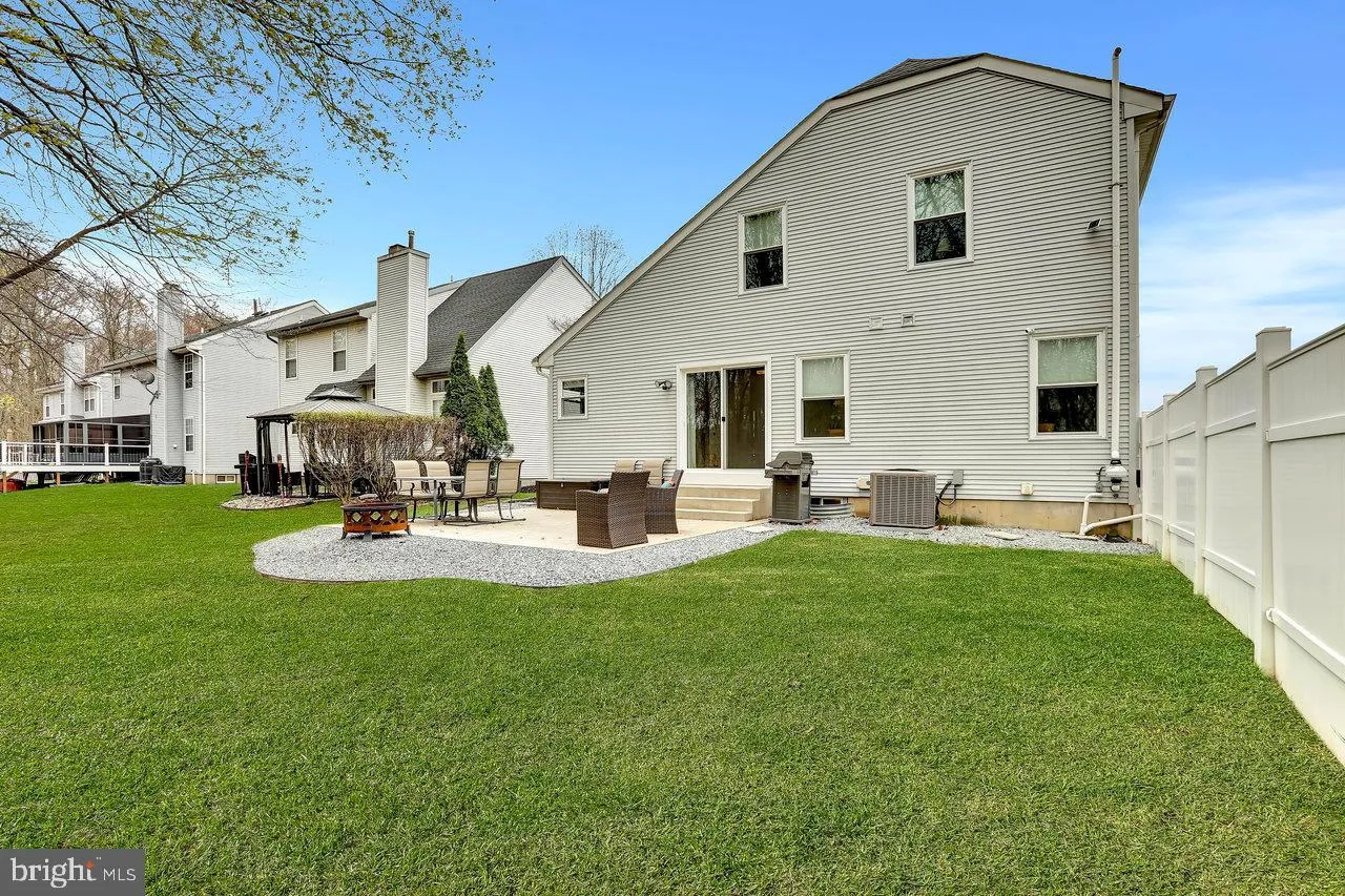 Burlington, New Jersey 08016, United States, 3 Bedrooms Bedrooms, ,4 BathroomsBathrooms,Residential,Pending,104981