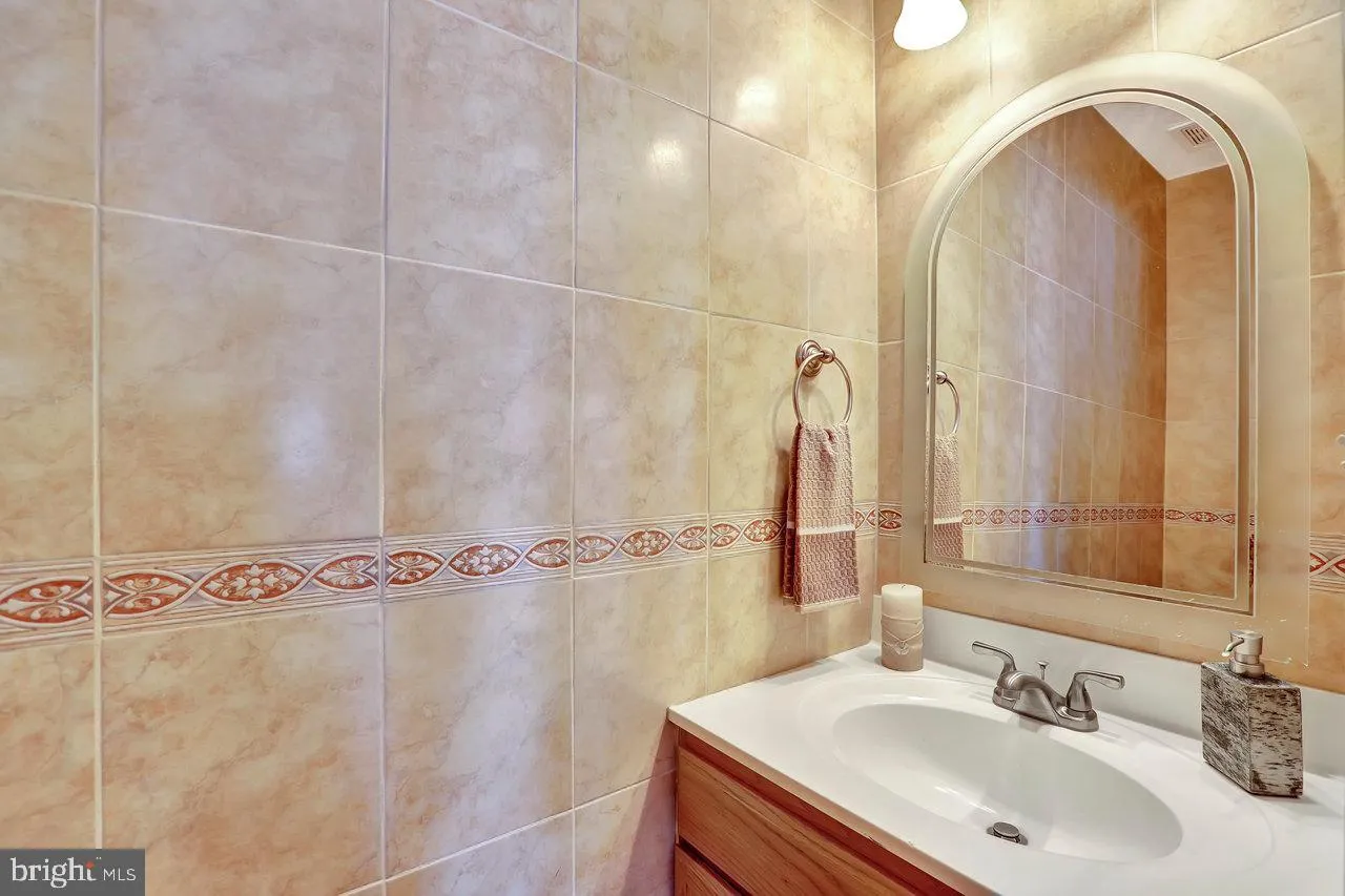 Burlington, New Jersey 08016, United States, 3 Bedrooms Bedrooms, ,4 BathroomsBathrooms,Residential,Pending,104981