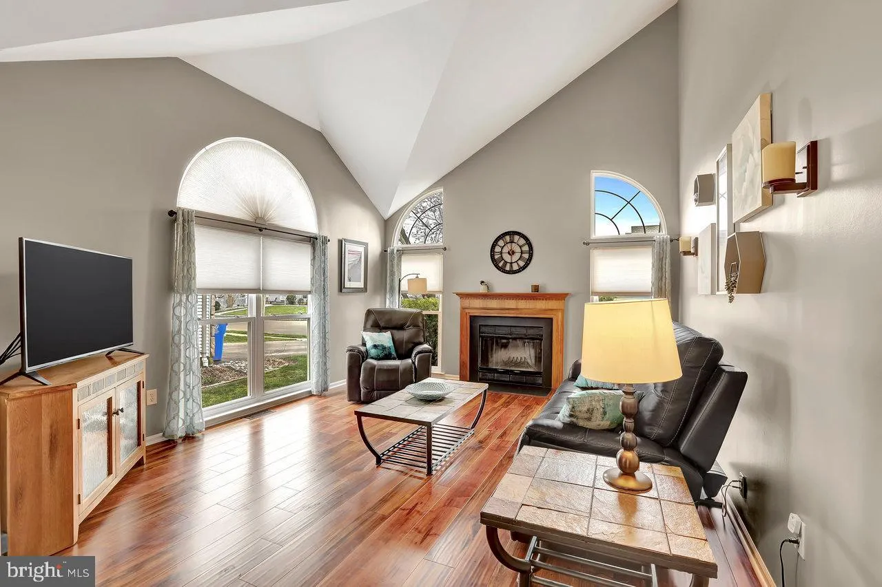 Burlington, New Jersey 08016, United States, 3 Bedrooms Bedrooms, ,4 BathroomsBathrooms,Residential,Pending,104981