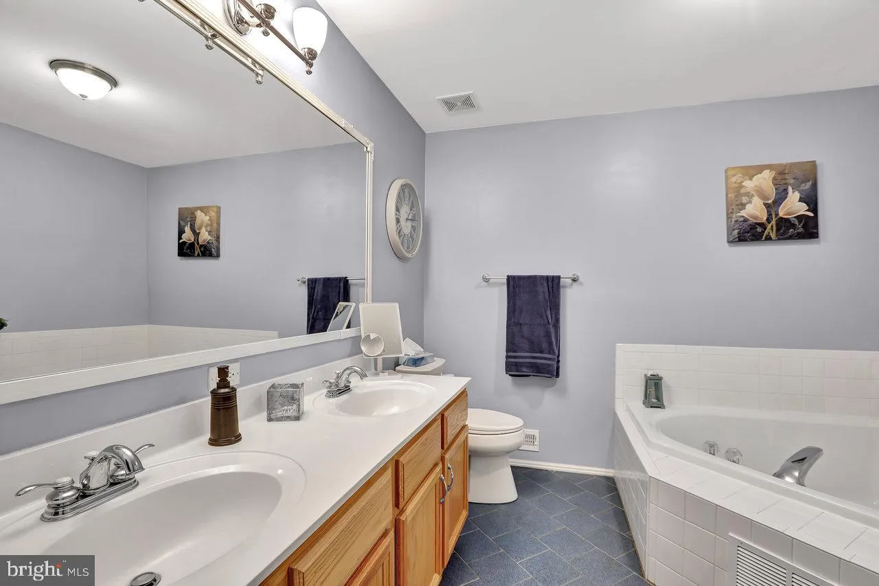 Burlington, New Jersey 08016, United States, 3 Bedrooms Bedrooms, ,4 BathroomsBathrooms,Residential,Pending,104981