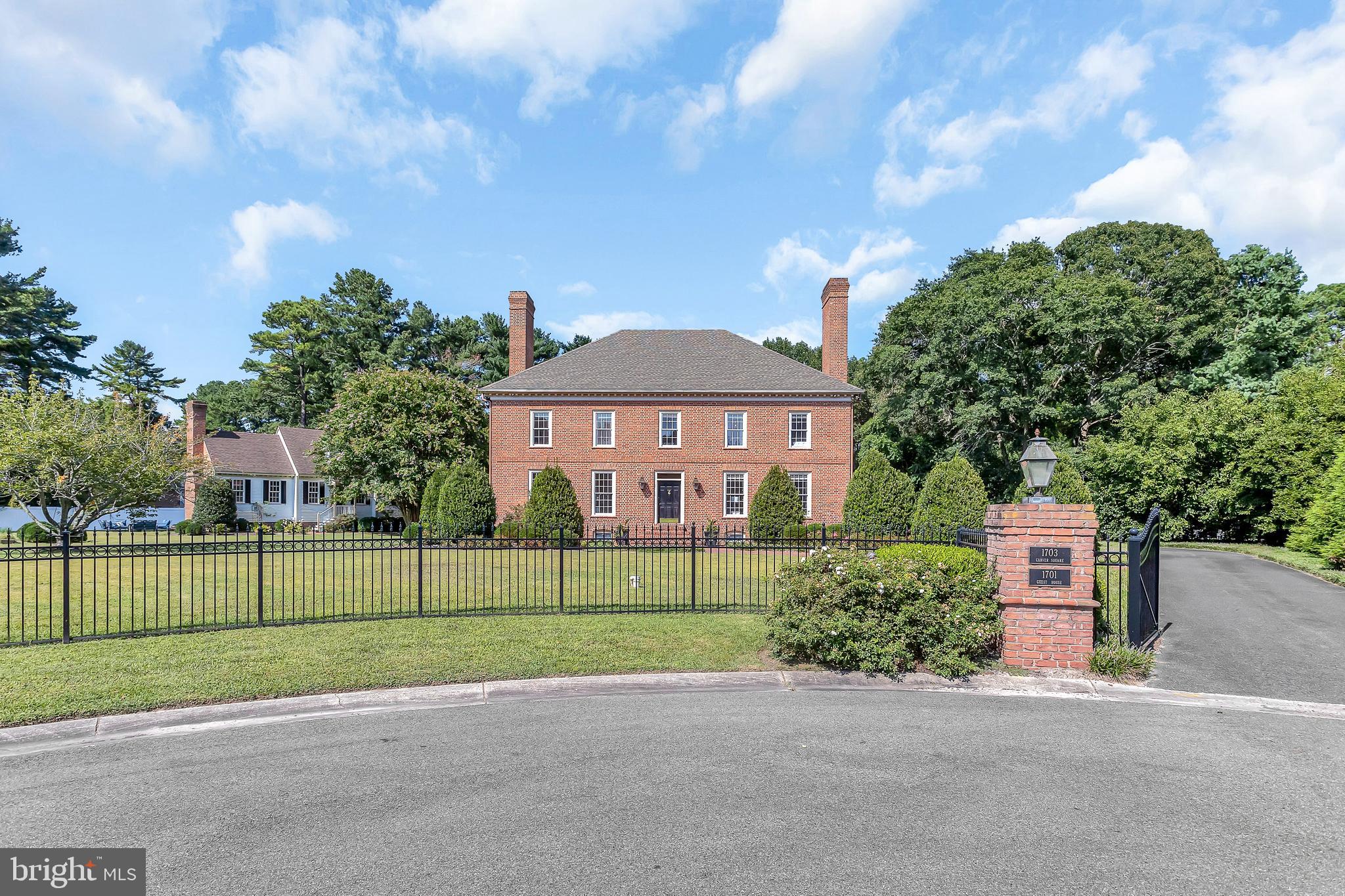 1703 CARVER SQUARE