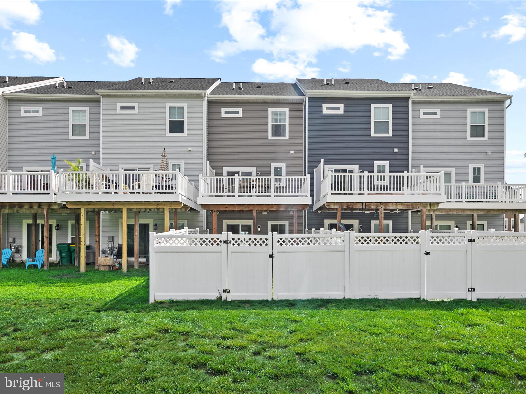 PLANTATION LAKES - Residential