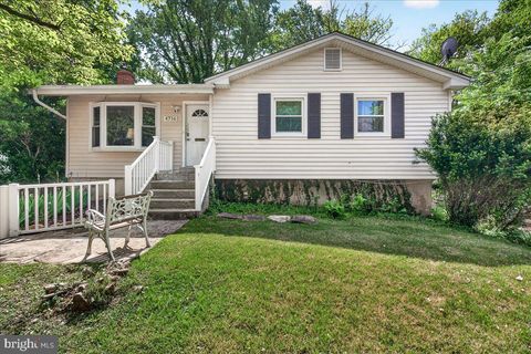 Photo of 4716 Arbutus Avenue, ROCKVILLE, MD 20853 (MLS # MDMC2231028)