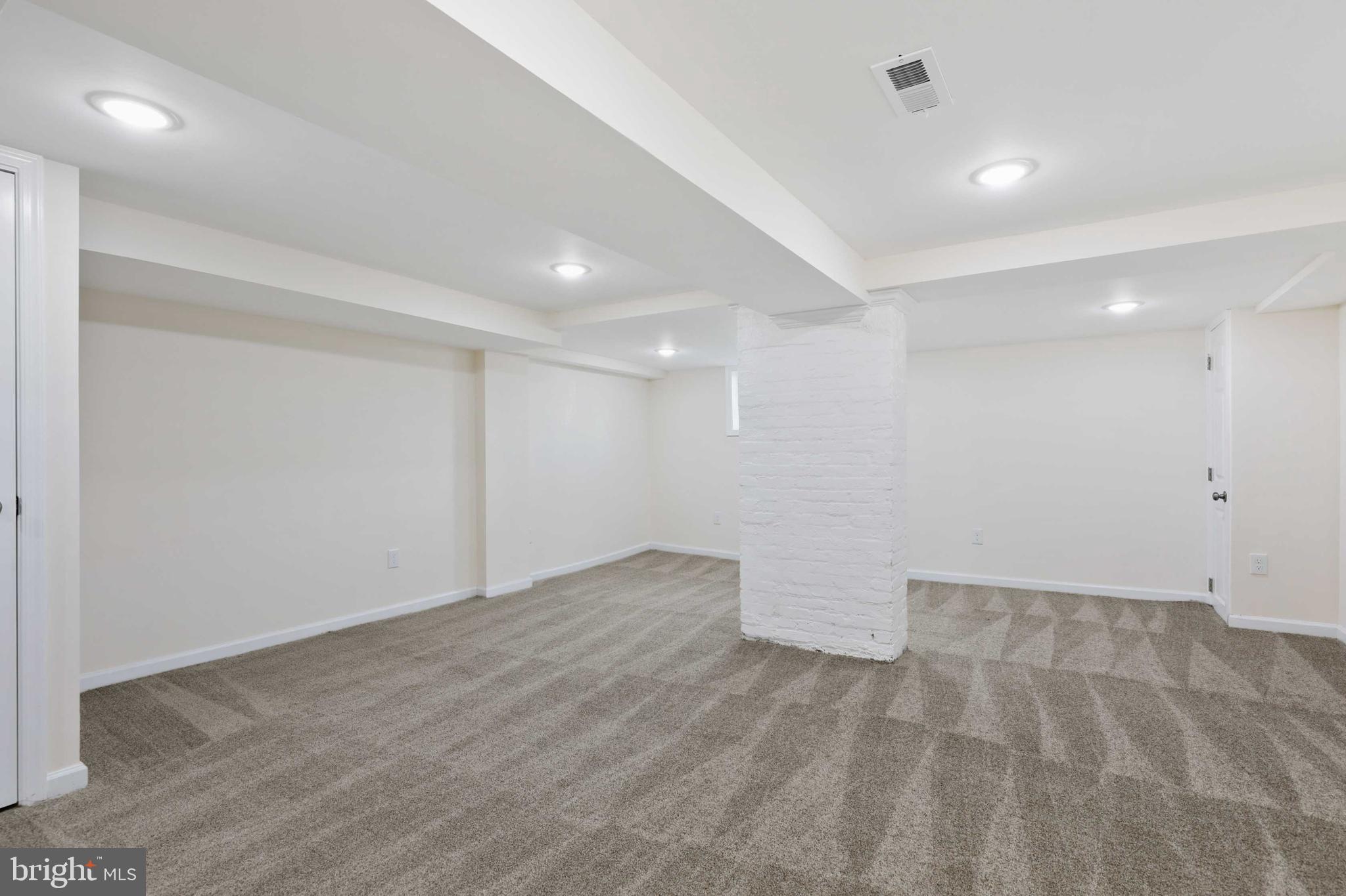 MEDFIELD - Residential Lease