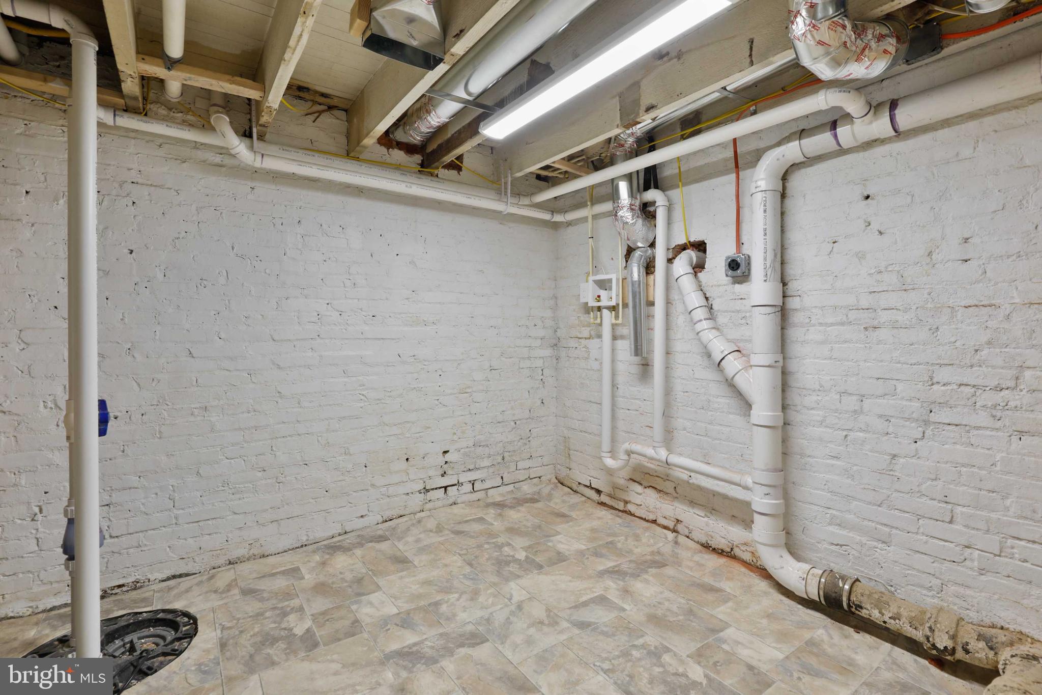 MEDFIELD - Residential Lease