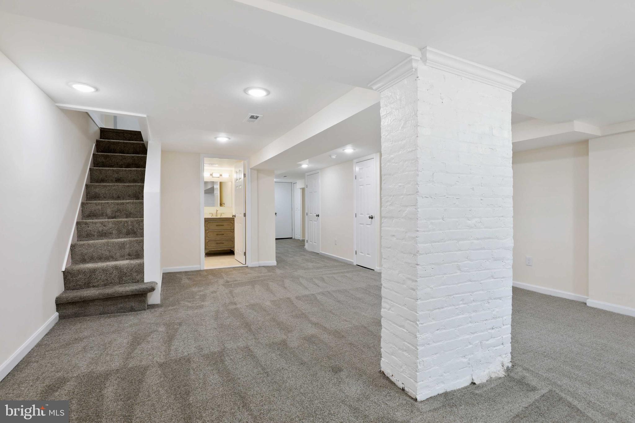 MEDFIELD - Residential Lease