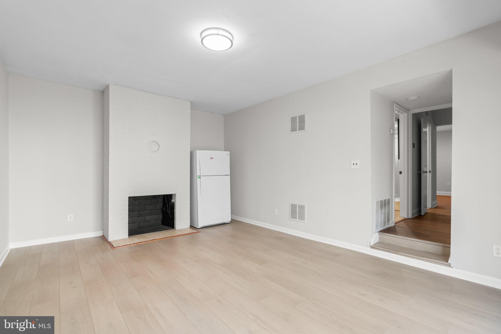 FOUR SEASONS - Residential