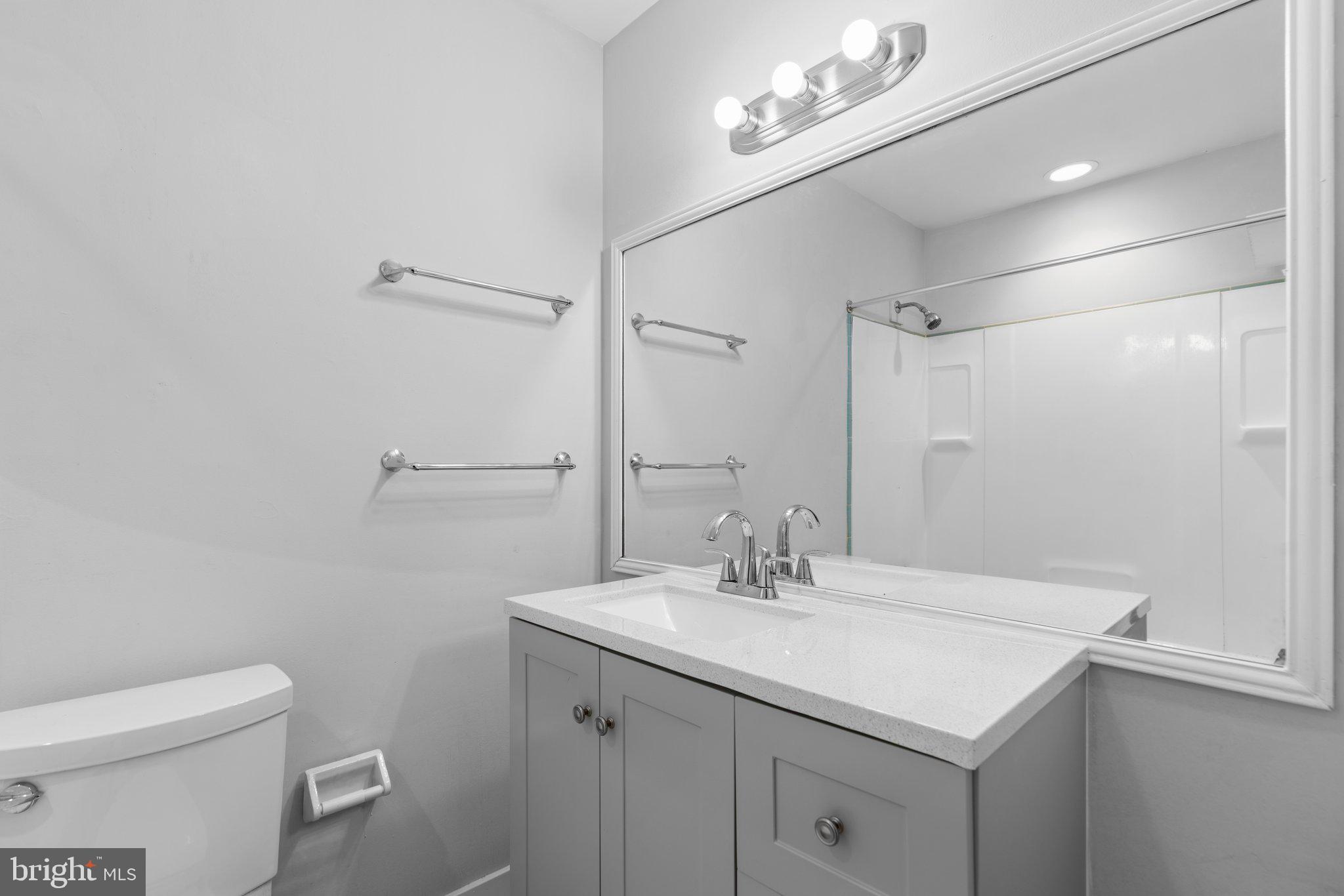 FOUR SEASONS - Residential